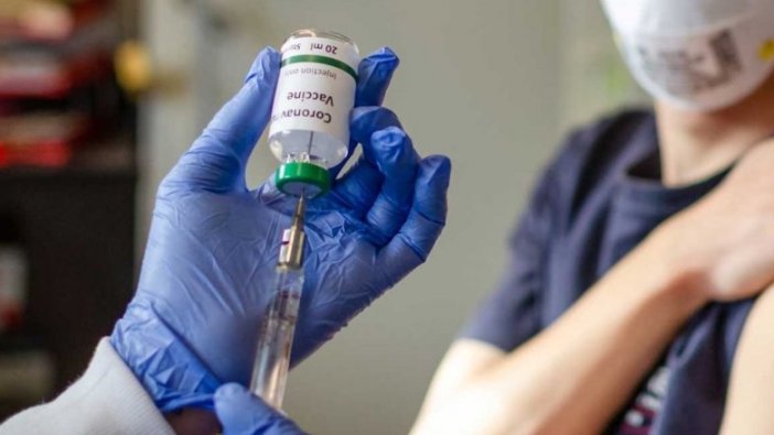 Doç. Dr. Savaşçı “Aşının yan etkileri 2 günden fazla sürerse test yaptırılmalı” dedi.