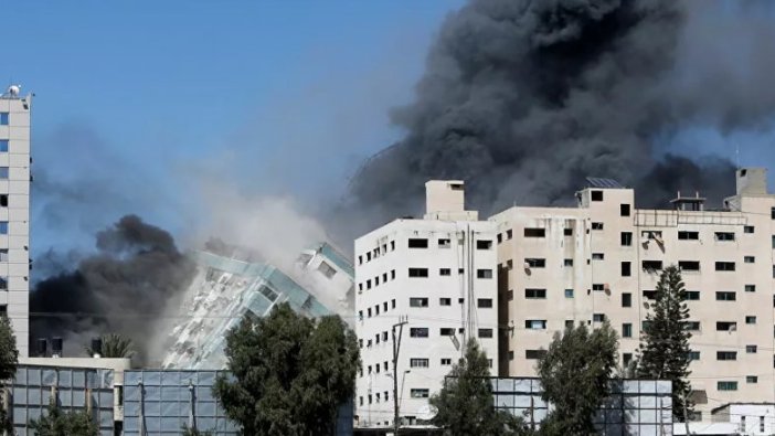 İsrail Gazze'de Çalışma ile Sosyal Kalkınma Bakanlıklarının olduğu binayı bombaladı