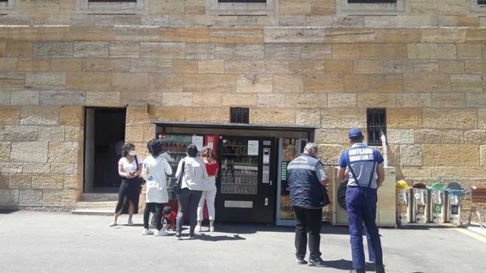 Anıtkabir'e kurulan otomatik büfeye Mimarlar Odası tepki gösterdi: Yuh Artık