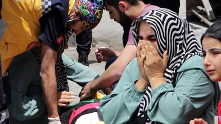 Beyoğlu'nda balkondan düşen yaralı oğlunu gören anne zor sakinleştirildi