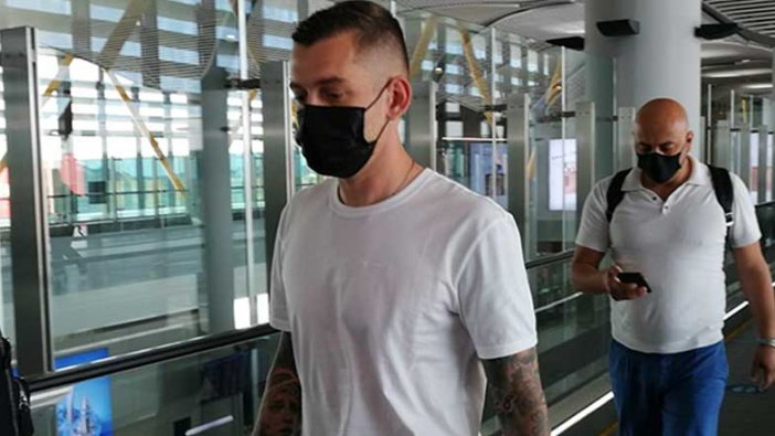 Galatasaray'ın yeni transferi Alexandru Cicaldau İstanbul'a geldi