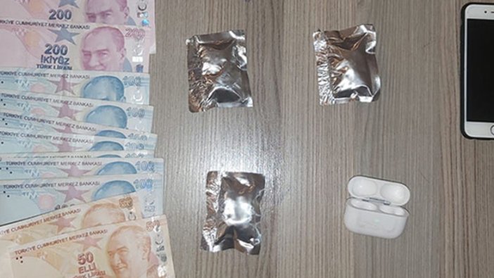 Beşiktaş'ta otomobil plakasının arkasındaki özel düzenekte kokain ele geçirildi