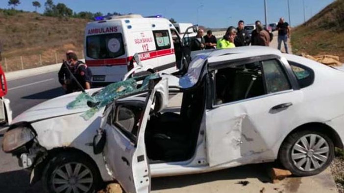 Tuzla'da takla atan otomobildeki 2 kişi yaralandı