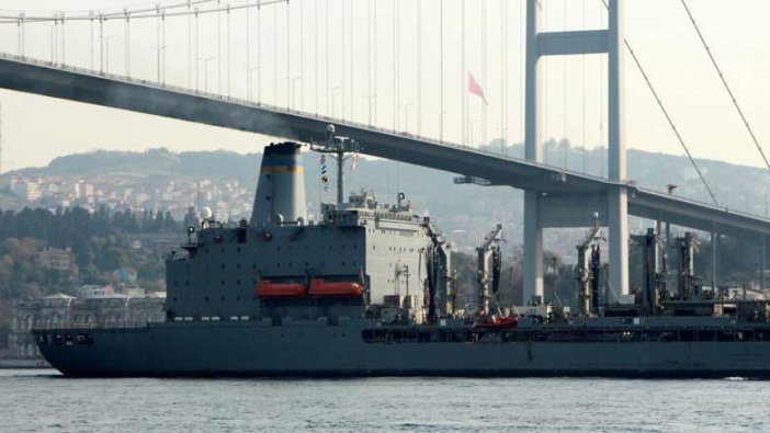 ABD Donanma Gemisi İstanbul Boğazı'ndan geçti