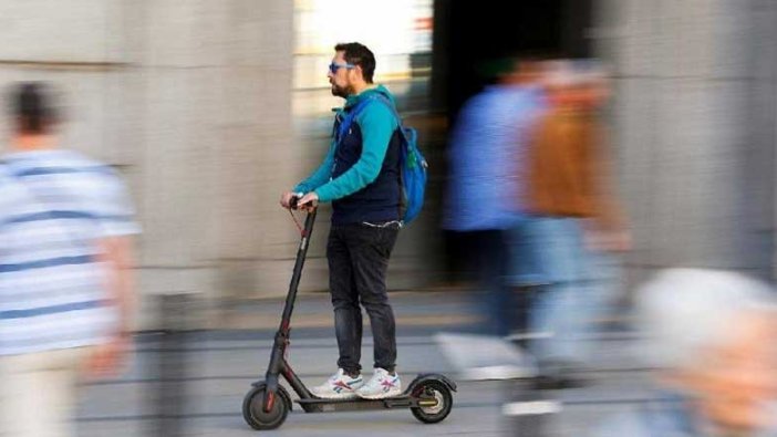 Paris'te e-scooterlara hız limiti!