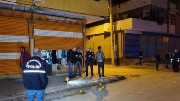 Adana'da balkonda oturan kadın bacağından vuruldu
