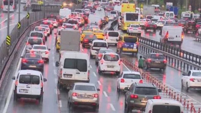 İstanbul'da trafik kilit! Yüzde 76'ya ulaştı
