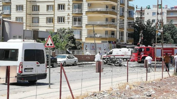 Reyhanlı'da bomba yüklü araç patladı