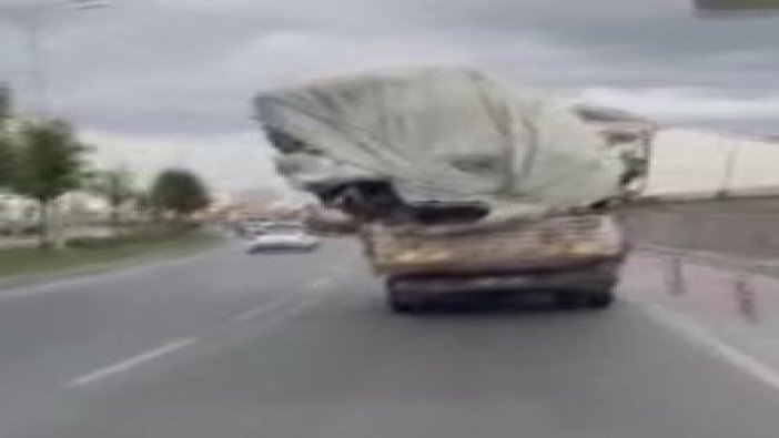 Sultangazi'de aşırı yüklü kamyonun tehlike saçan yolculuğu 