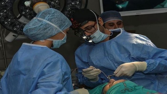 Türk doktor ameliyat etti, 350 yabancı doktor izledi