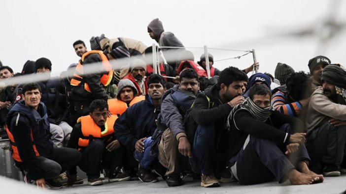Yunanistan'dan insanlık dışı hareket... Sınırımıza zorla bıraktılar!