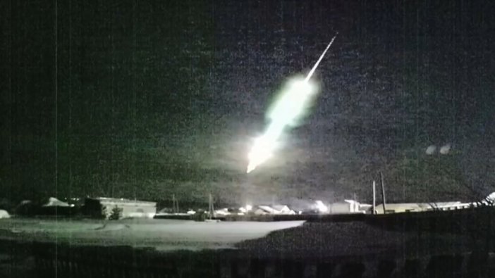 Rusya'ya düşen meteor kameraya böyle yansıdı