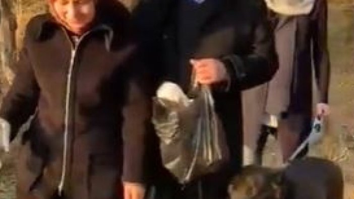 Ahmet Davutoğlu çöp toplamaya çıktı TikTok’ta paylaştı
