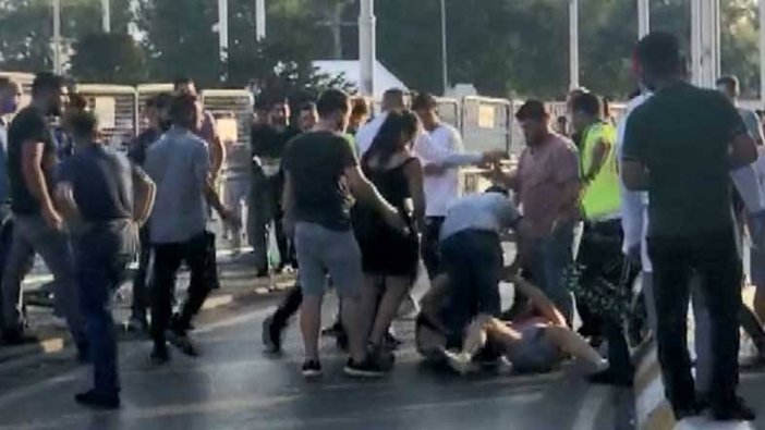Taksim'de saç saça baş başa kavga