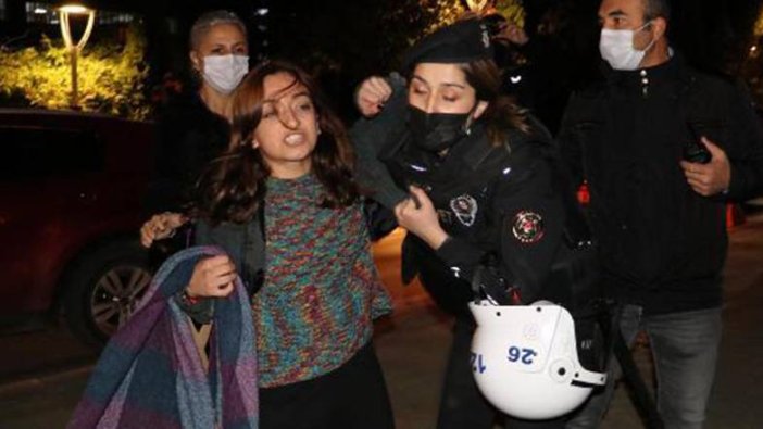 Yurt fiyatlarını protesto etmek isteyen gençlere polis gözaltısı