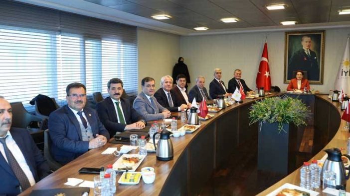 Akşener, İYİ Partili belediye başkanları ile bir araya geldi