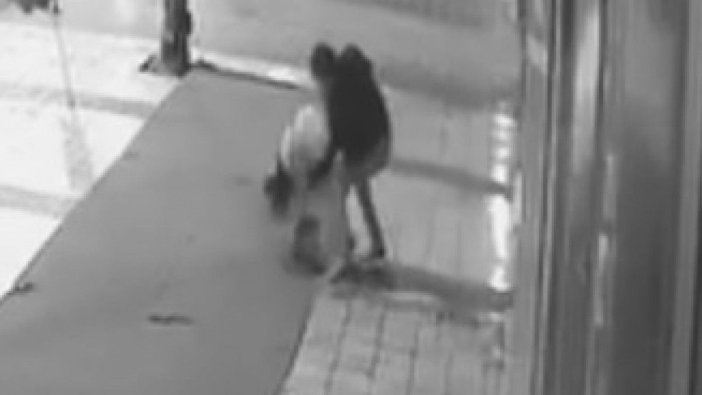 Kadına şiddet kameraya yansıdı sokak ortasında acımasızca vurdu