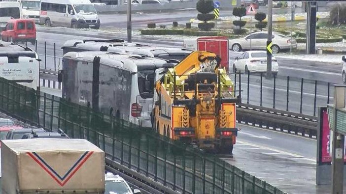 Esenyurt'ta metrobüs kazası: 4 yaralı