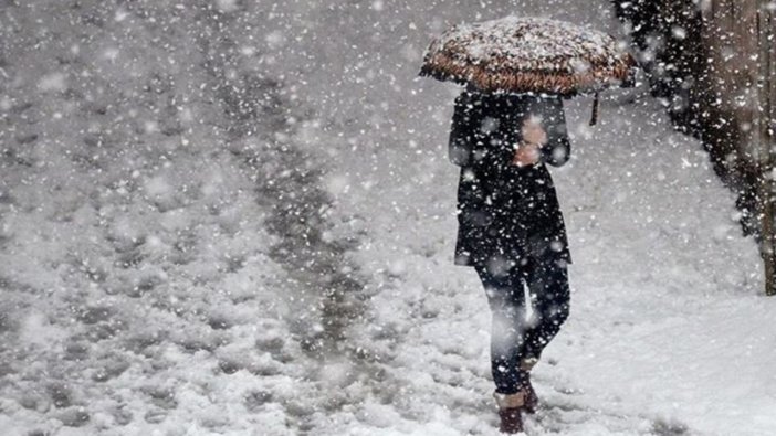 Meteoroloji İstanbul'da kar yağışının ne kadar süreceği bilgisini paylaştı