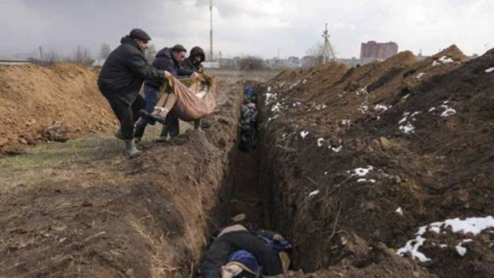 Ukraynalılar toplu mezar kazıyor