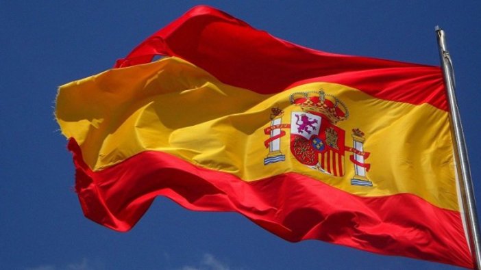 İspanya ayrılıkçı Katalanlara aktif siyaset yollarını kapattı