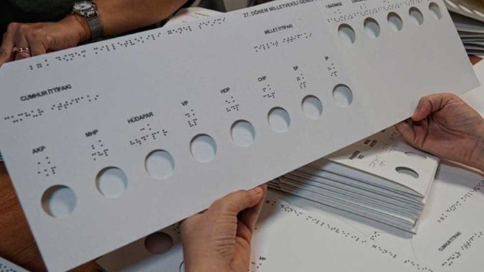 AKP'li Yazıcı: Görme engelliler için oy pusulasında şablon uygulaması yapılacak
