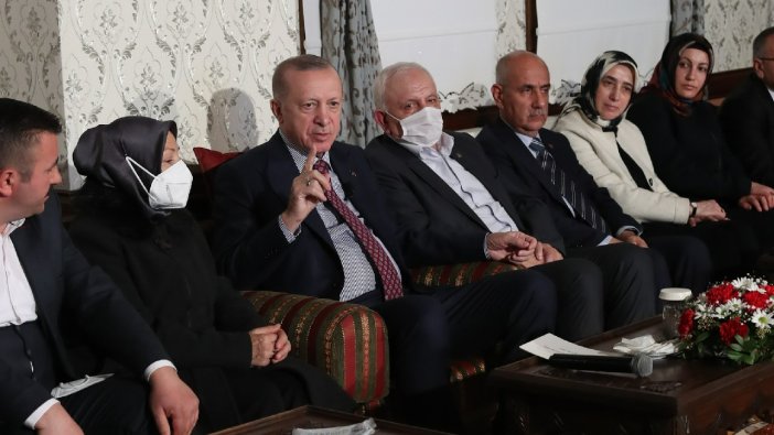 Cumhurbaşkanı Erdoğan 'manda yoğurtlu' tarifini kimler için verdiğini açıkladı