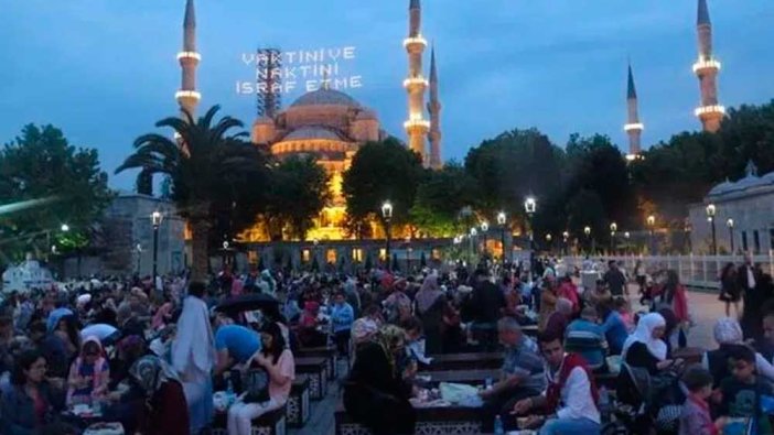 İstanbul’da ezan kaçta okunuyor?