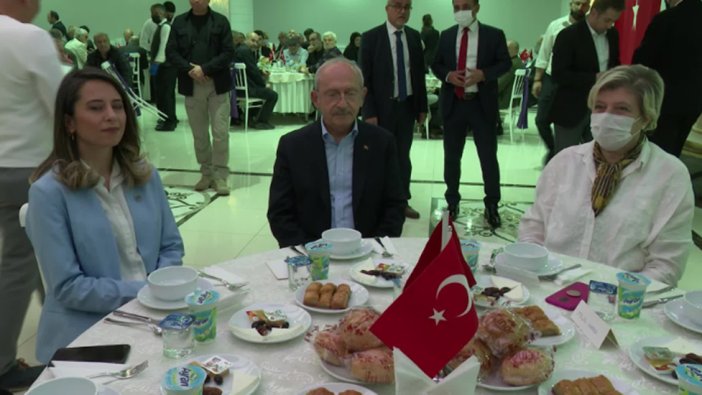 Kemal Kılıçdaroğlu emekli polislerle iftarda buluştu