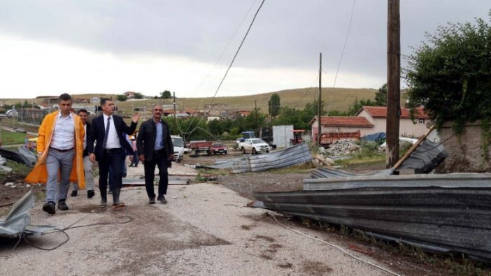 Ankara'da şiddetli rüzgar hayatı olumsuz etkiledi