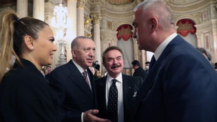 Demet Akalın, iftar yemeğinde Cumhurbaşkanı Erdoğan'dan müzik yasağının kaldırılmasını rica etti