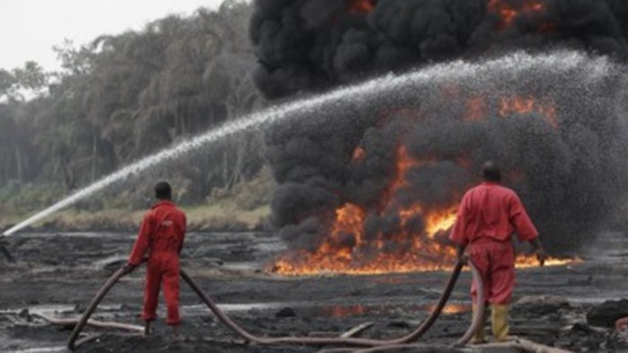 Nijerya'da petrol rafinerisinde patlama: 100 ölü