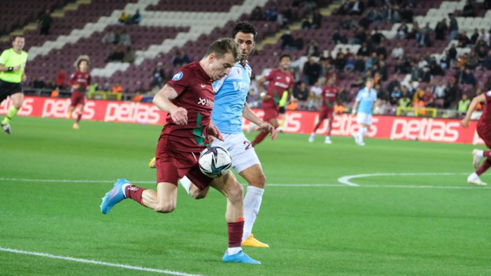 Şampiyon Trabzonspor deplasmandan 1 puanla ayrıldı