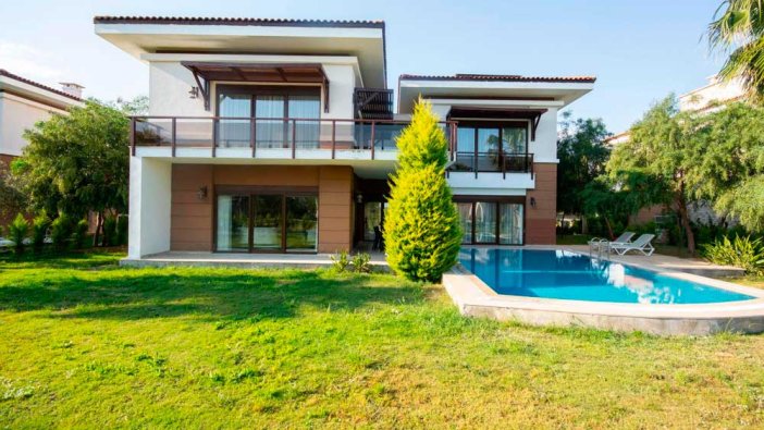 Antalya'da tartışmalı 2 villa 4'üncü kez ihale edildi