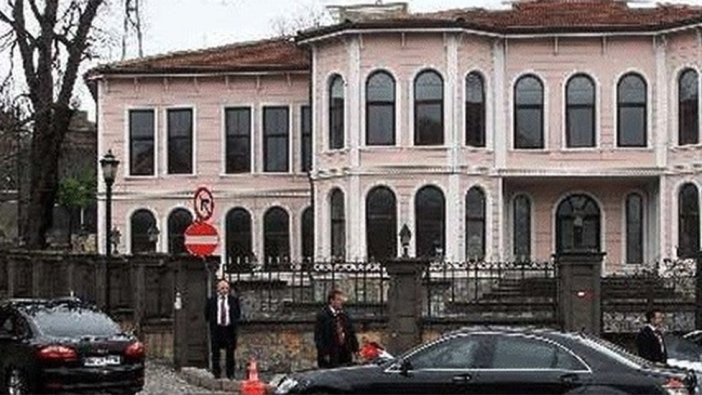 Cumhurbaşkanı Erdoğan'ın evinin önünde silah sesleri!