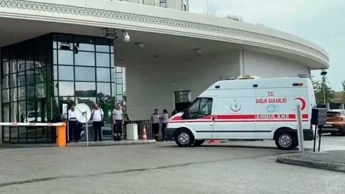 Bakanlık önünde kendini ambulansa kapatmıştı: Eylem yapan sağlık çalışanı araçtan çıkarıldı