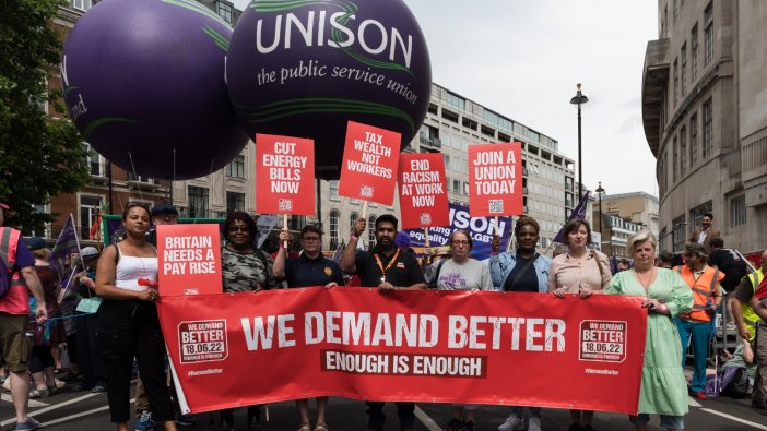 Londra'da binlerce kişi hayat pahalılığına karşı yürüyüş yaptı