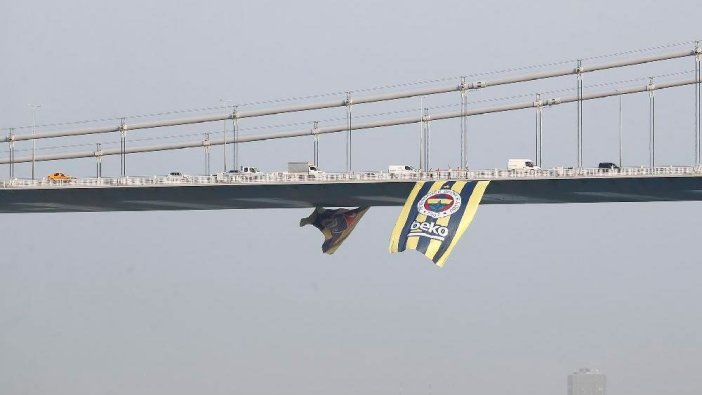Şampiyonun ismi köprülerde: Fenerbahçe bayrağı boğazda dalgalanıyor
