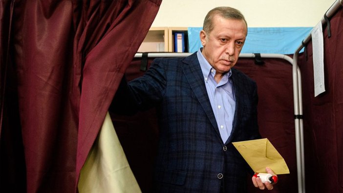 AKP kulislerinde erken seçim hareketliliği! Cumhurbaşkanı Erdoğan'ın aklındaki tarihi açıkladı