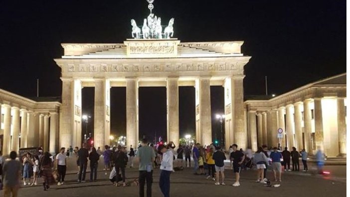 Almanlar  tasarruf için sembol yapıların ışığını kesme kararı aldı