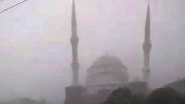 Ankara'da fırtına cami minaresini devirdi