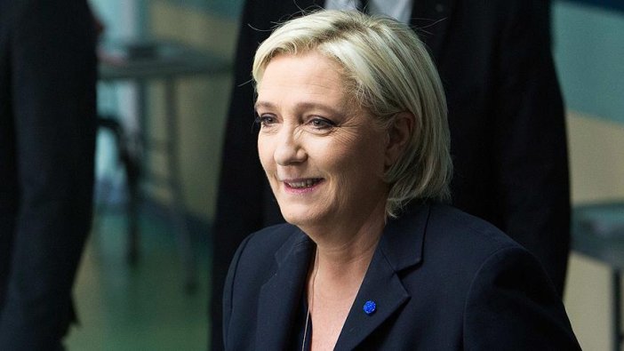 Le Pen partisine geri döndü