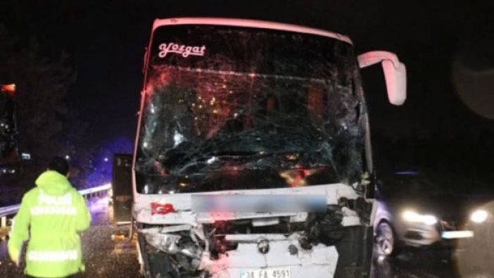 Sakarya’da yolcu otobüsü TIR'a çarptı: 25 yaralı