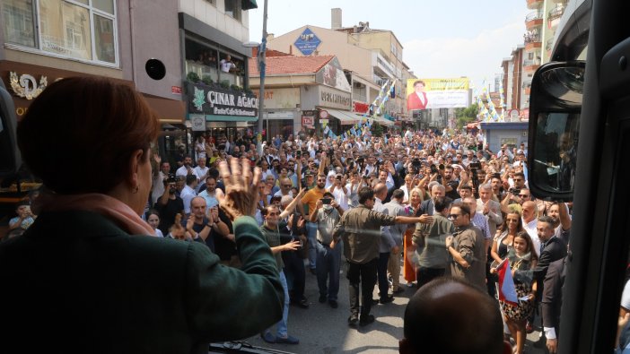 Akşener'den Ataşehir çıkarması! Esnaf ziyareti mitingleri andırdı