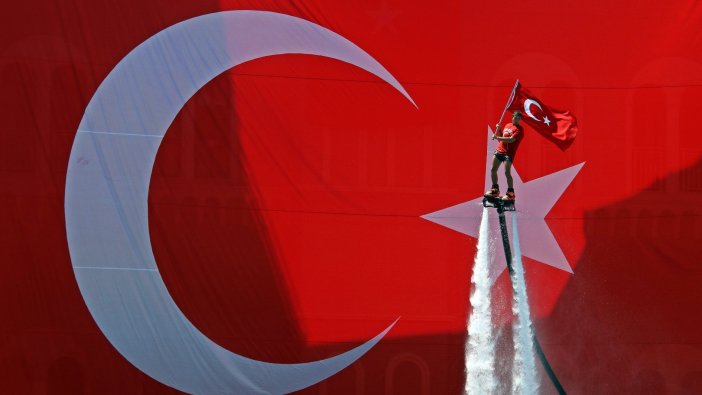 Antalya’da 'Türk bayraklı' 30 Ağustos gösterisi