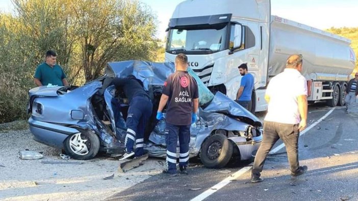 Antalya Korkuteli'nde TIR otomobili biçti 4 Ölü 1 Yaralı