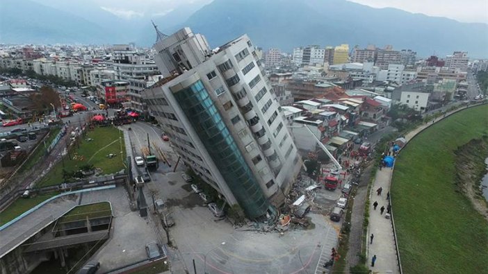 Tayvan'da 7.2'lik deprem yıkıma neden oldu