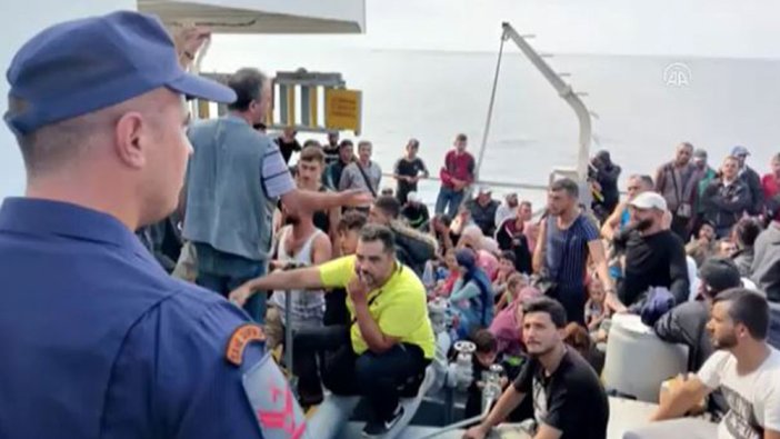 Sahil Güvenlik ekipleri yetişti tekneden 283 düzensiz göçmen çıktı
