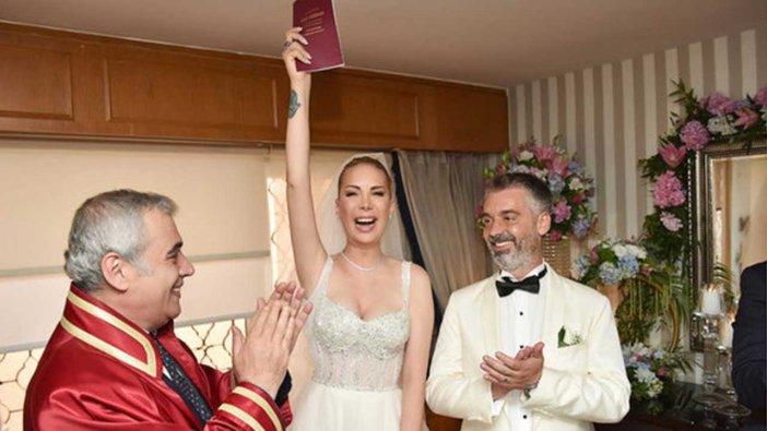 Tuğba Özerk, 1 yıllık evliliğinin bittiğini açıkladı