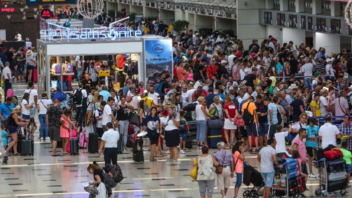 Antalya'ya hava yoluyla gelen turist sayısı 12 milyonu aştı